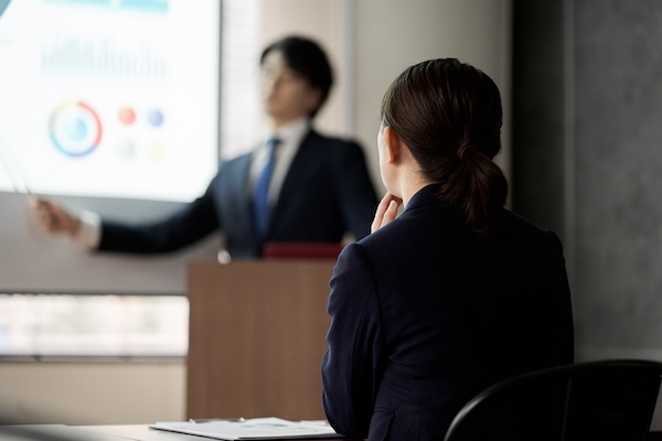22391702_MotionElements_asian-business-woman